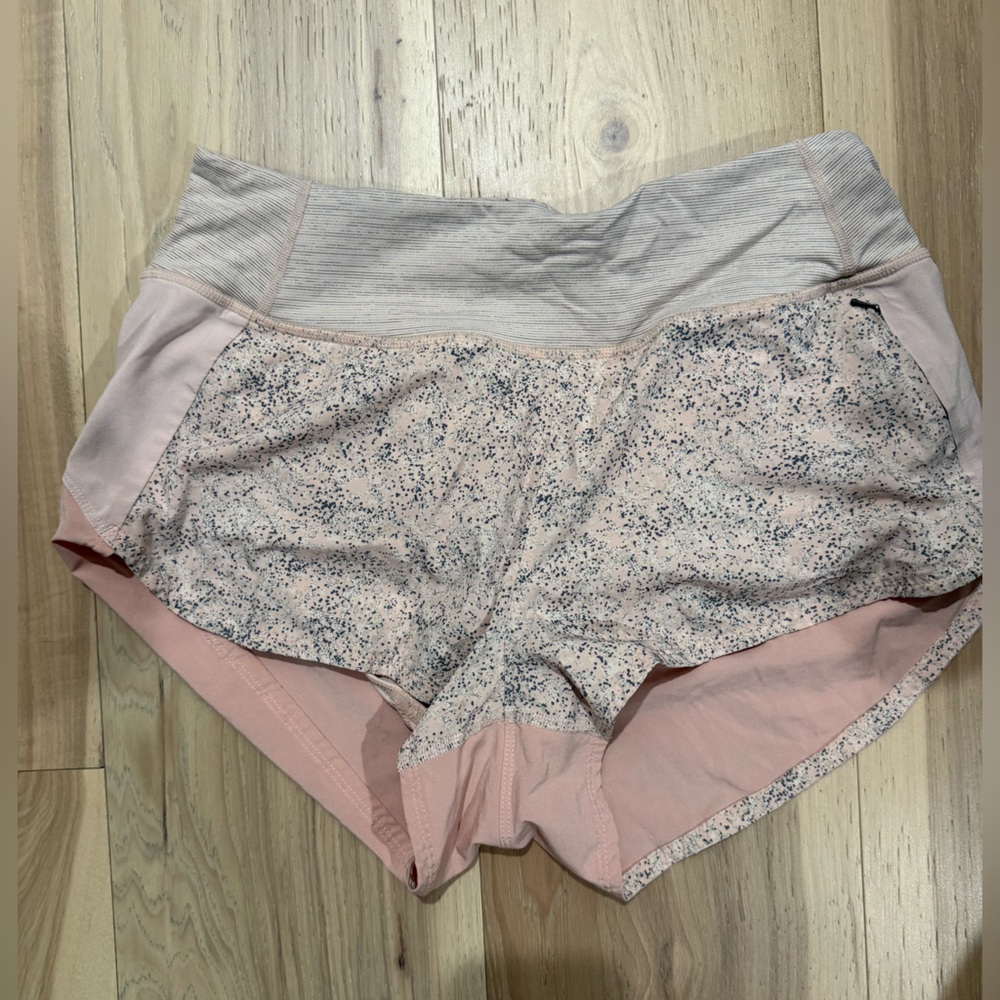 Outdoor Voices Hudson shorts in pebbled rose size small